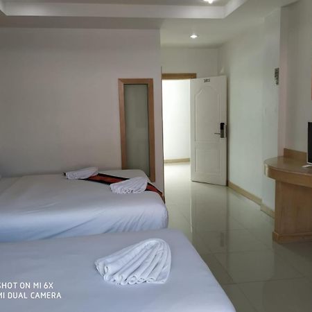 Red Sapphire Hotel Patong Bagian luar foto