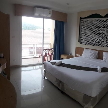 Red Sapphire Hotel Patong Bagian luar foto