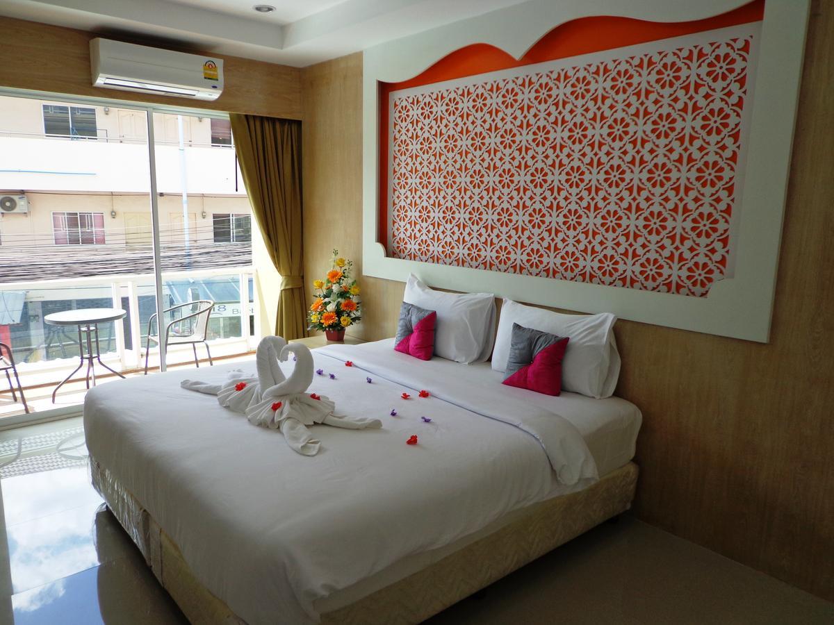 Red Sapphire Hotel Patong Bagian luar foto