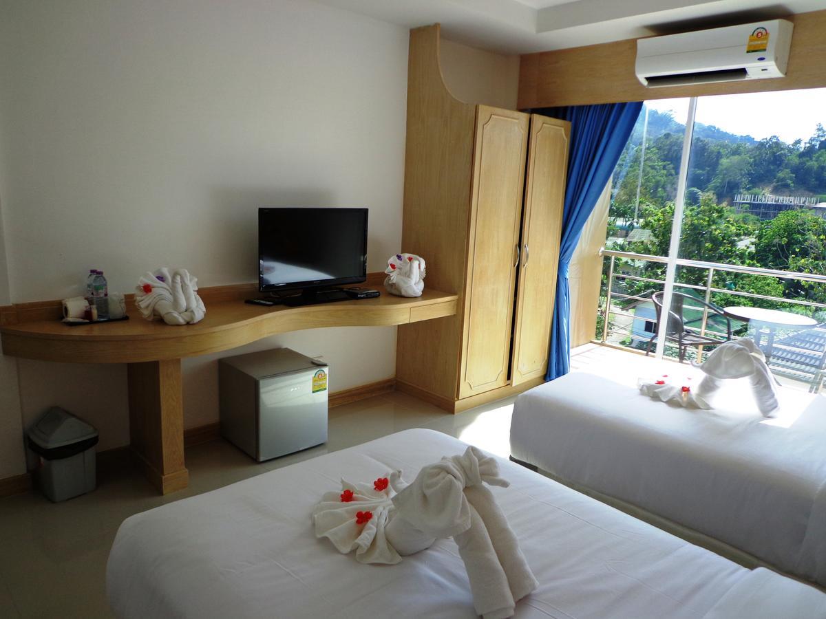 Red Sapphire Hotel Patong Bagian luar foto