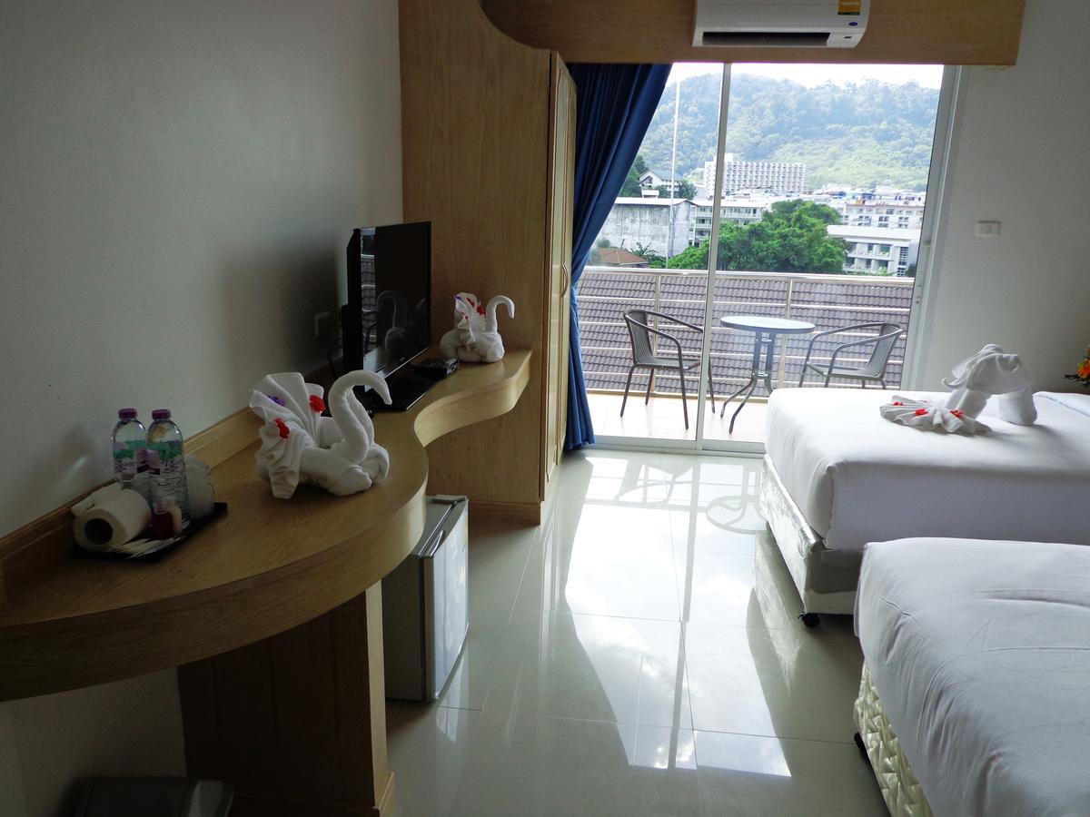 Red Sapphire Hotel Patong Bagian luar foto