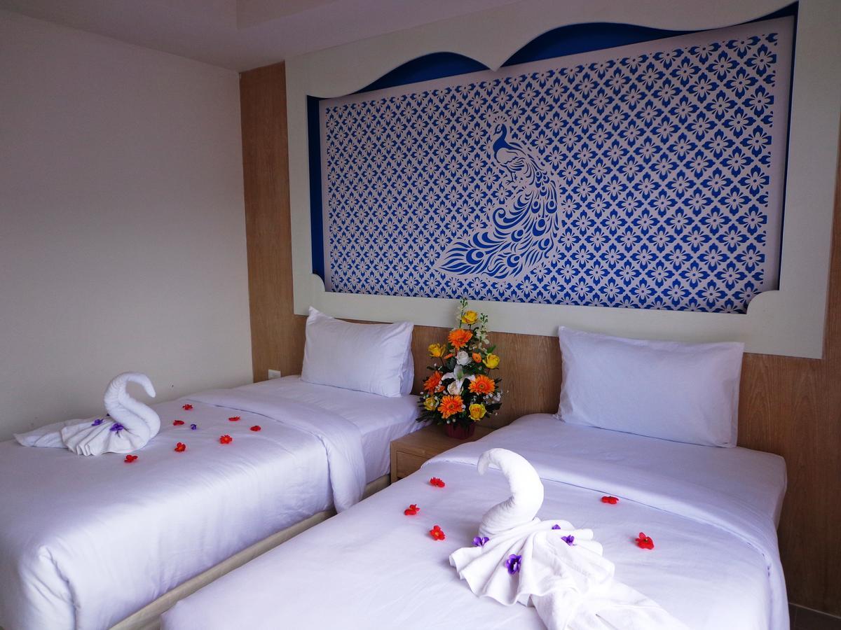 Red Sapphire Hotel Patong Bagian luar foto