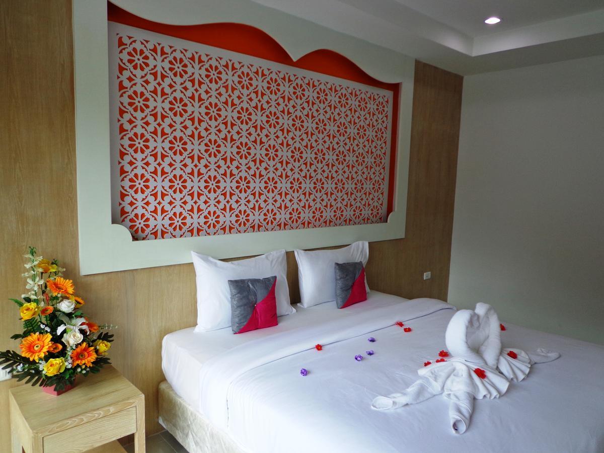 Red Sapphire Hotel Patong Bagian luar foto