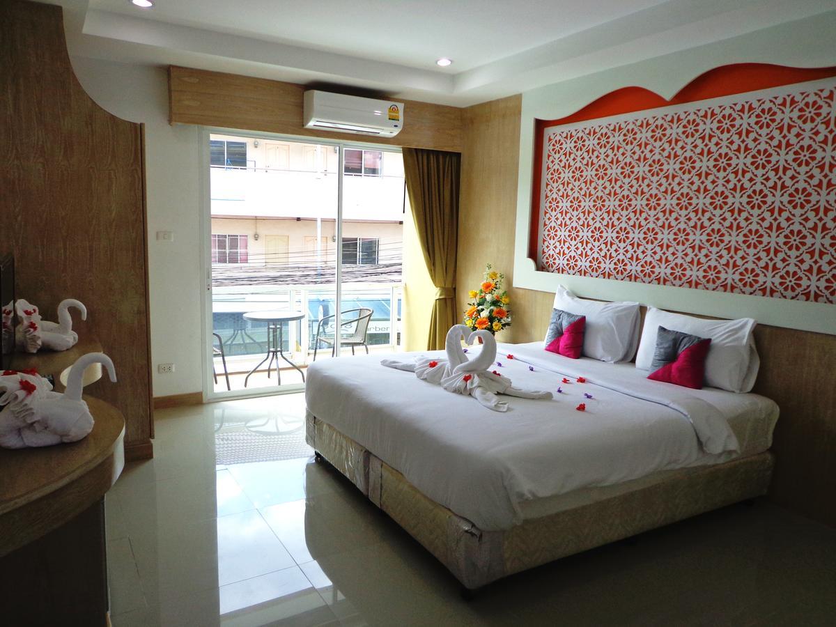 Red Sapphire Hotel Patong Bagian luar foto