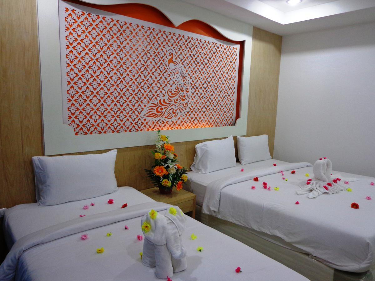 Red Sapphire Hotel Patong Bagian luar foto