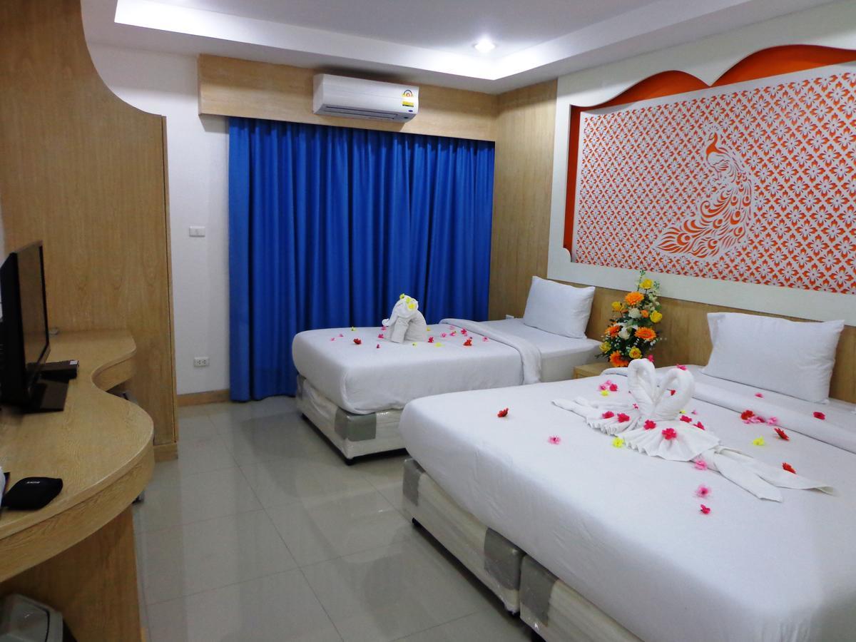 Red Sapphire Hotel Patong Bagian luar foto