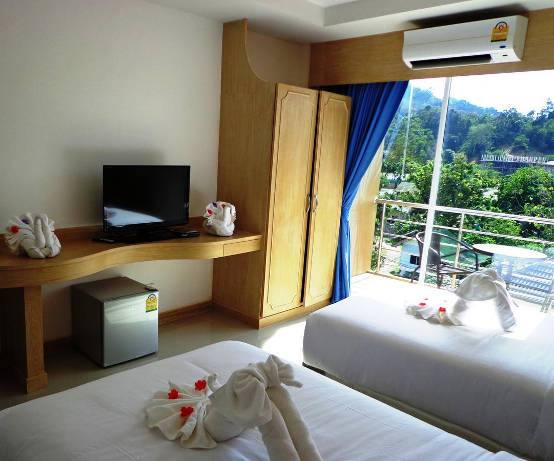 Red Sapphire Hotel Patong Bagian luar foto