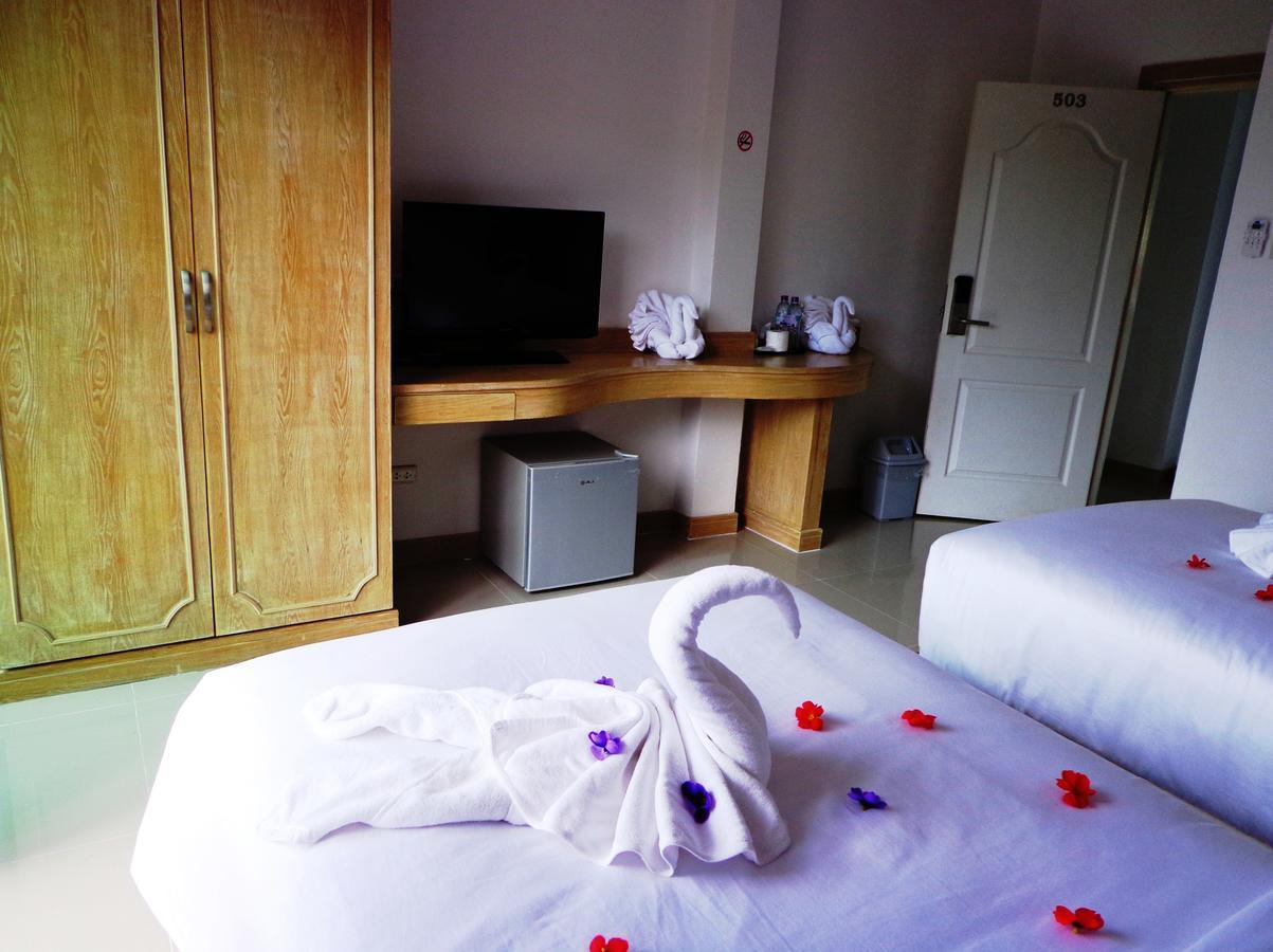 Red Sapphire Hotel Patong Bagian luar foto