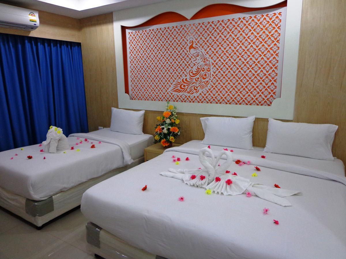 Red Sapphire Hotel Patong Bagian luar foto