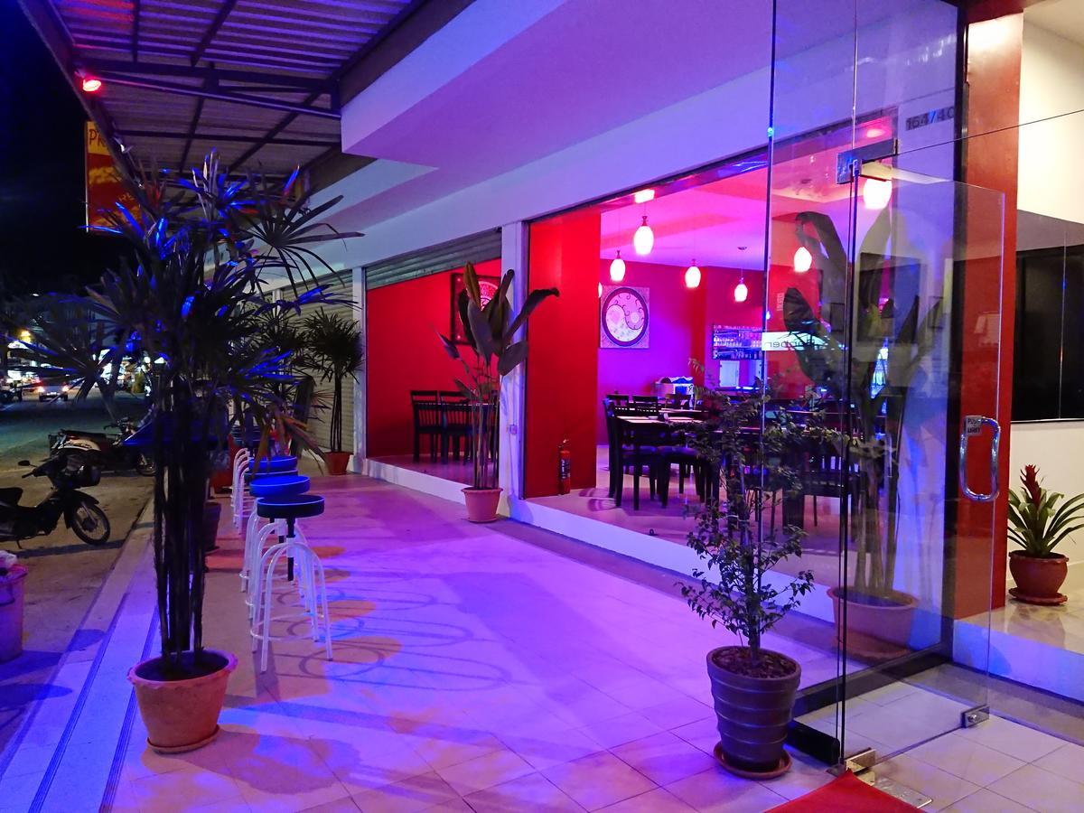 Red Sapphire Hotel Patong Bagian luar foto