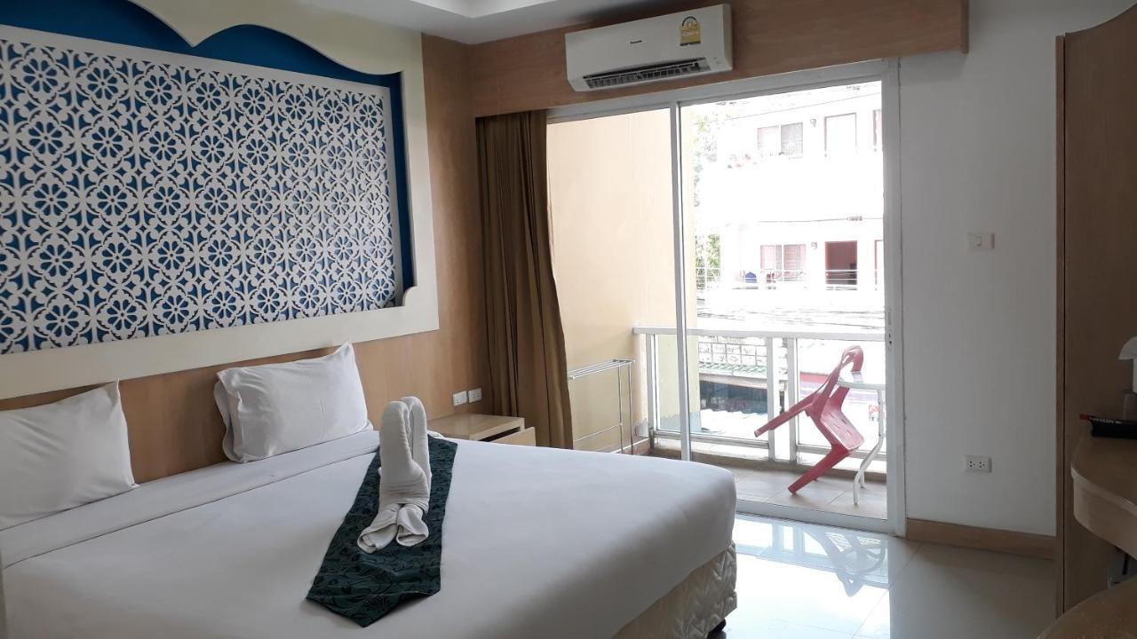 Red Sapphire Hotel Patong Bagian luar foto