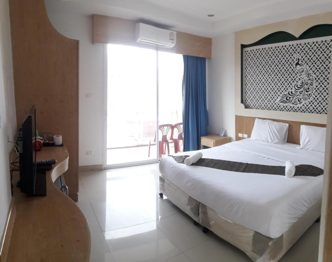 Red Sapphire Hotel Patong Bagian luar foto