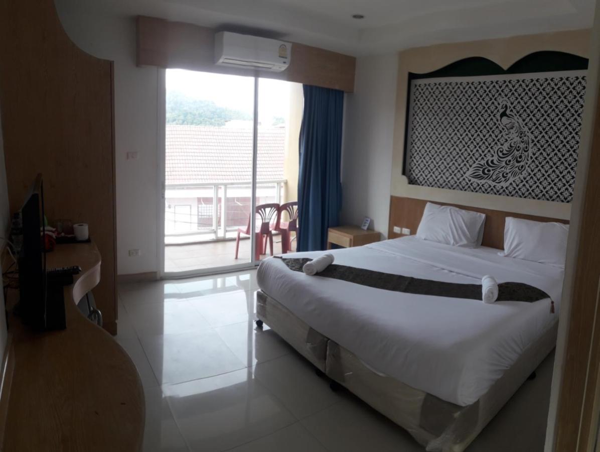 Red Sapphire Hotel Patong Bagian luar foto