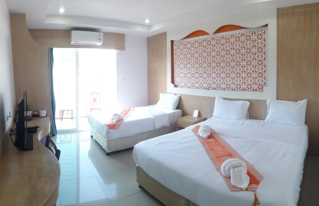 Red Sapphire Hotel Patong Bagian luar foto