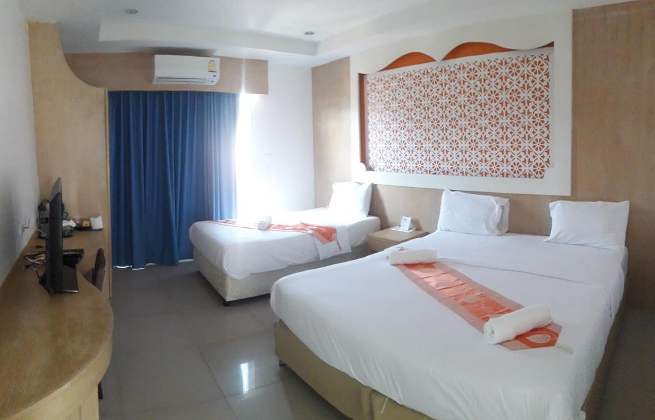 Red Sapphire Hotel Patong Bagian luar foto